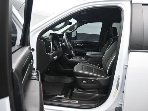 Used 2025 GMC Sierra 2500 AT4X AWD/4WD image 12