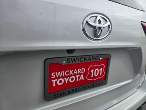 New 2026 Toyota Highlander XLE image 16