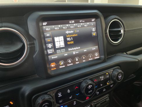 Used 2022 Jeep Wrangler Unlimited Sahara w/ Cold Weather Group image 23