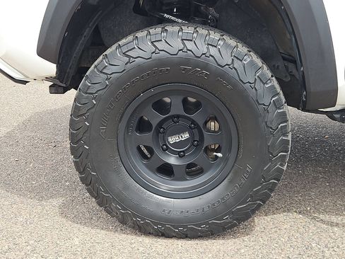 Used 2017 Toyota Tacoma TRD Off-Road w/ Tow Package (A/T) AWD/4WD image 10