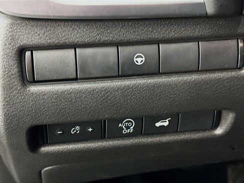 Used 2025 Nissan Rogue SV image 17