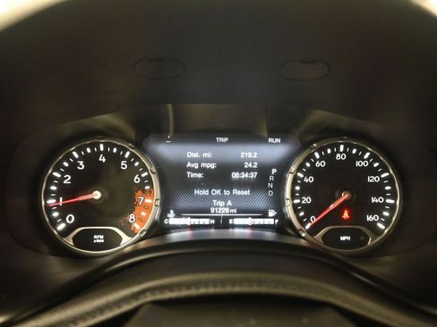 Used 2017 Jeep Renegade Altitude FWD image 14