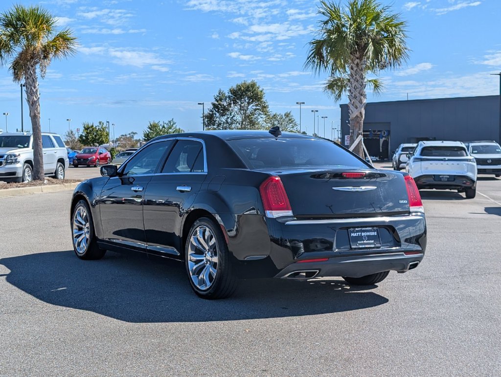 Used 2020 Chrysler 300 Touring w/ Chrome Appearance Package RWD image 3