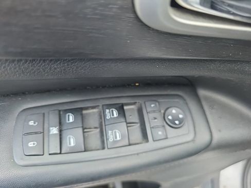 Used 2018 Jeep Grand Cherokee Laredo AWD/4WD image 13
