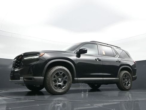Used 2025 Honda Pilot TrailSport image 28