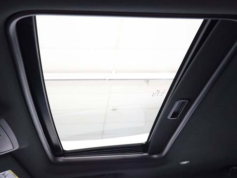 Used 2016 Dodge Challenger SRT Hellcat image 21