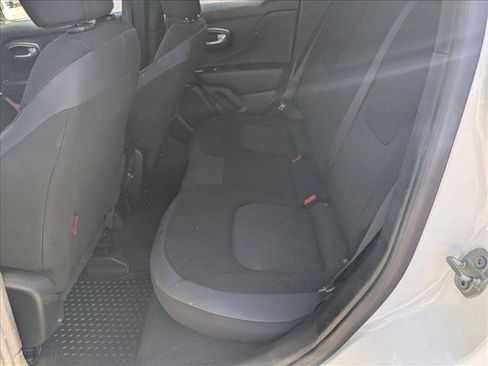 Used 2023 Jeep Renegade Trailhawk AWD/4WD image 18