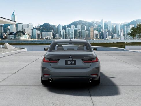 Used 2026 BMW 330i Sedan w/ Premium Package image 5