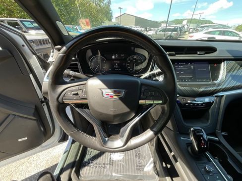 Used 2024 Cadillac XT6 Premium Luxury w/ LPO, Floor Liner Package AWD/4WD image 10