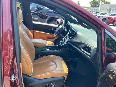 Used 2021 Chrysler Pacifica Pinnacle FWD image 18