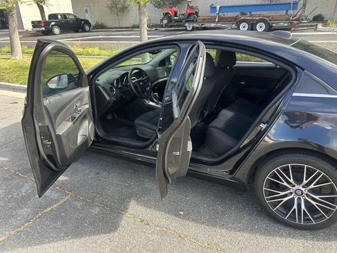 Used 2015 Chevrolet Cruze LT image 1