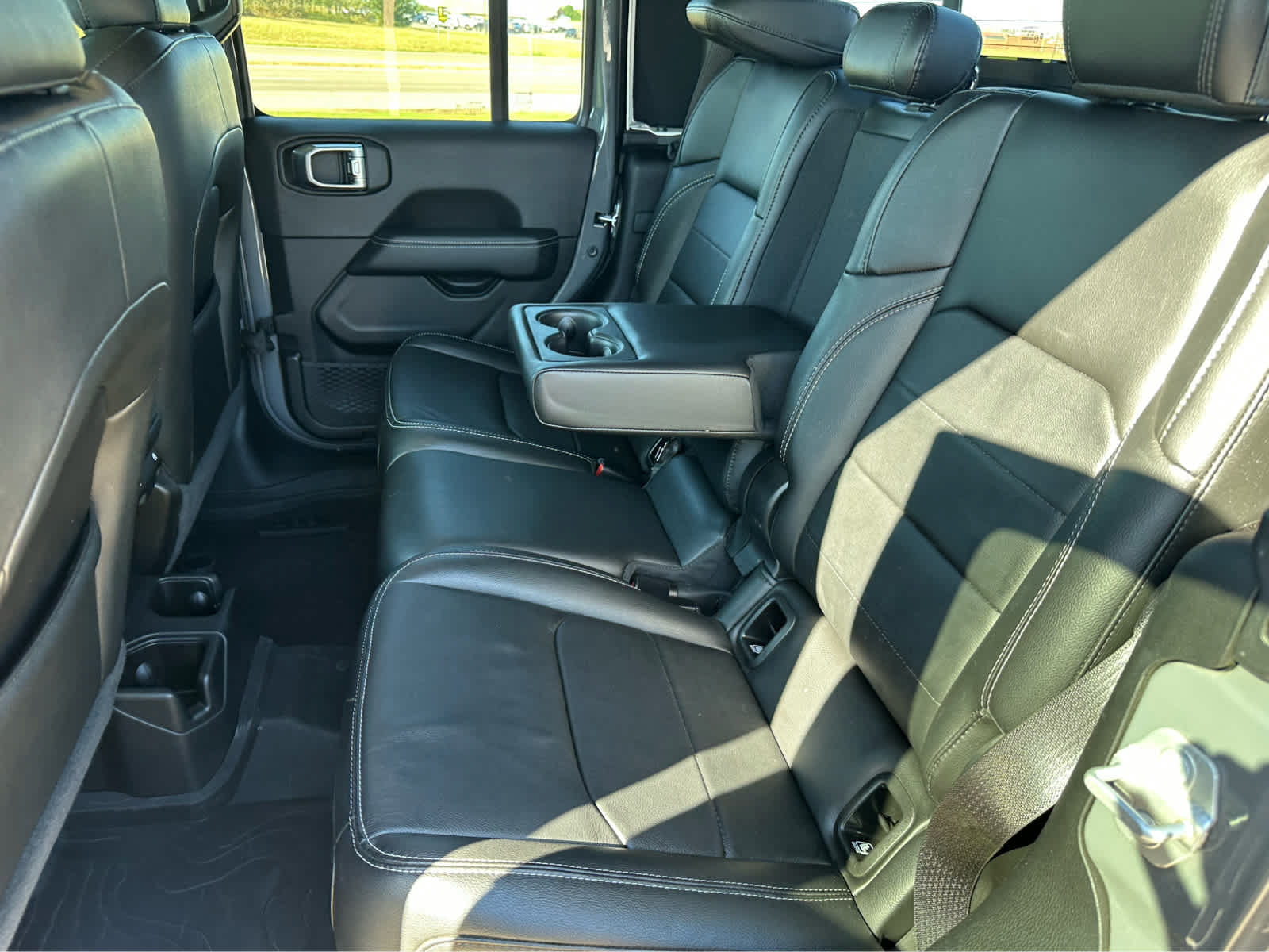Used 2022 Jeep Gladiator Overland w/ Popular Equipment Package AWD/4WD image 12