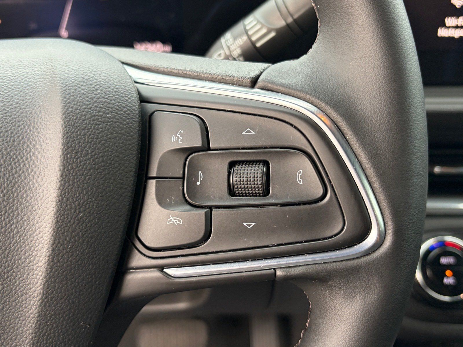 Used 2024 Buick Envista Preferred w/ Convenience I Package FWD image 24