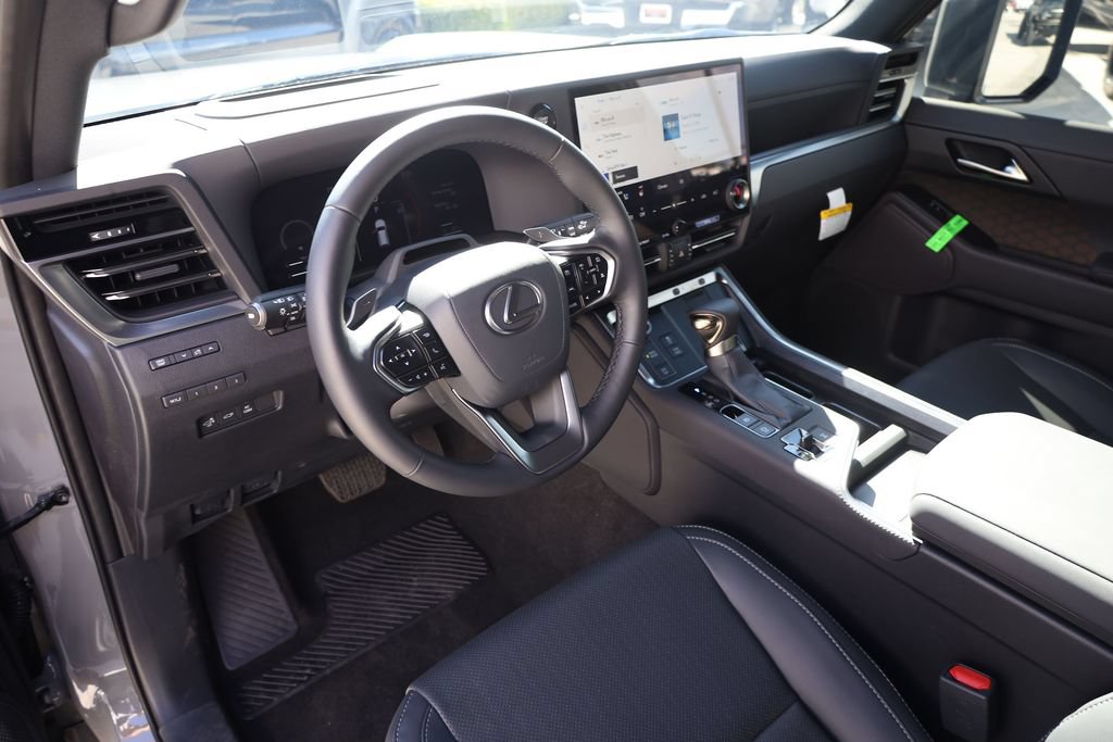 Used 2026 Lexus GX 550 w/ Accessory Package (2T) AWD/4WD image 12