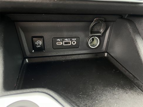 Certified 2025 Nissan Sentra SR image 17