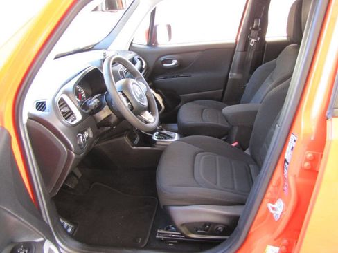 Used 2020 Jeep Renegade Latitude w/ Popular Equipment Group image 13