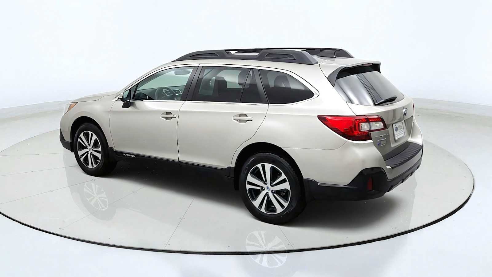 Used 2019 Subaru Outback 3.6R Limited w/ Popular Package #2 AWD/4WD image 6