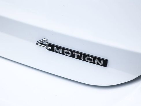 New 2025 Volkswagen Taos SE image 17