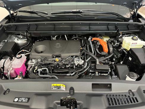 New 2026 Toyota Highlander Platinum image 9
