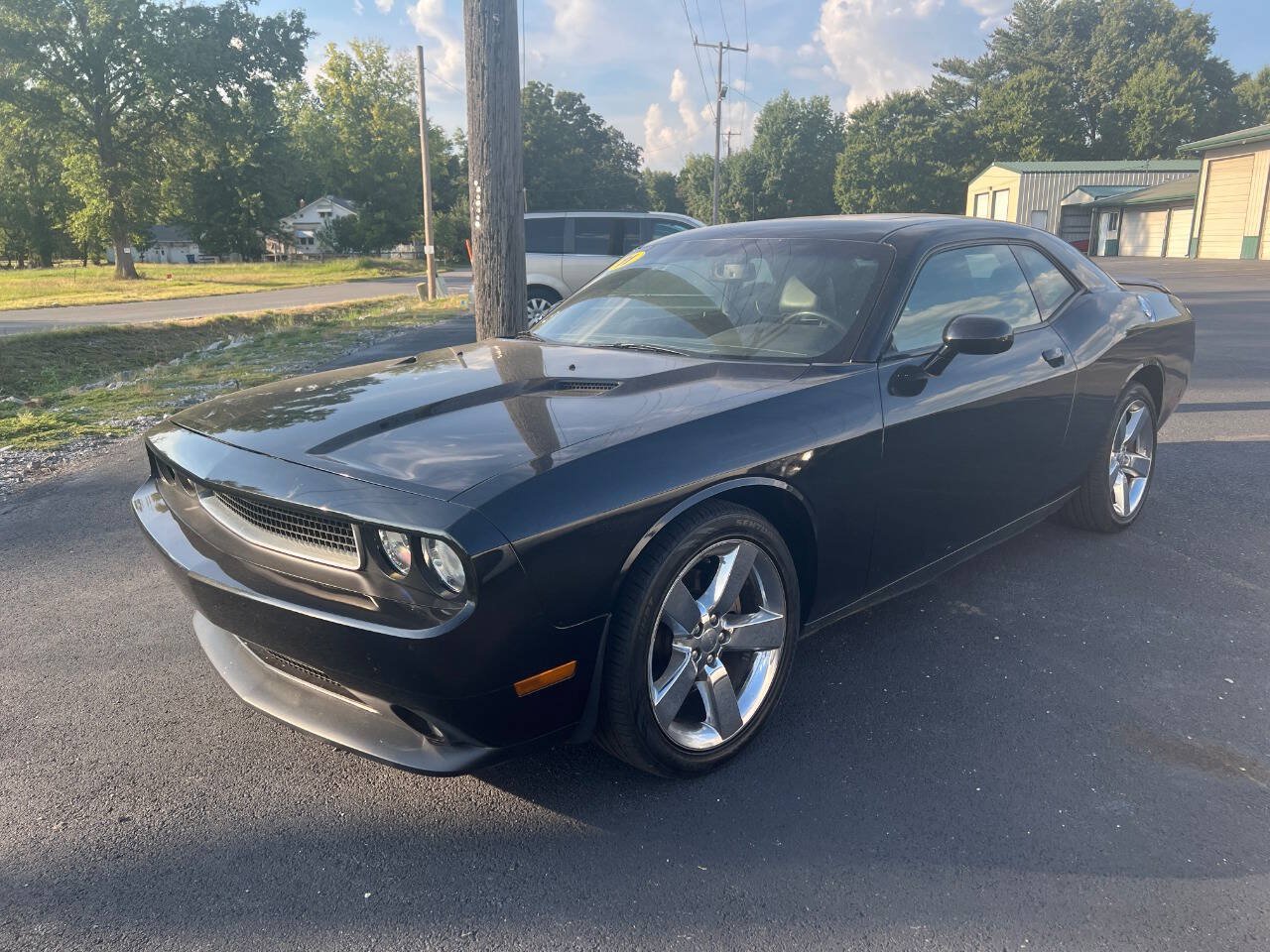 Used 2011 Dodge Challenger RWD image 2