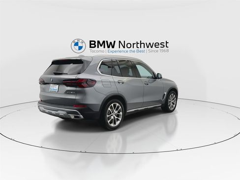 New 2026 BMW X5 xDrive50e w/ Climate Comfort Package image 3