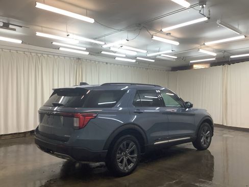 Used 2025 Ford Explorer Active w/ Active Comfort Package image 6
