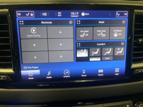 Used 2021 Chrysler Pacifica Touring-L image 23