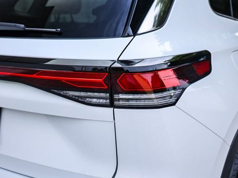 New 2026 Volkswagen Tiguan SE image 13