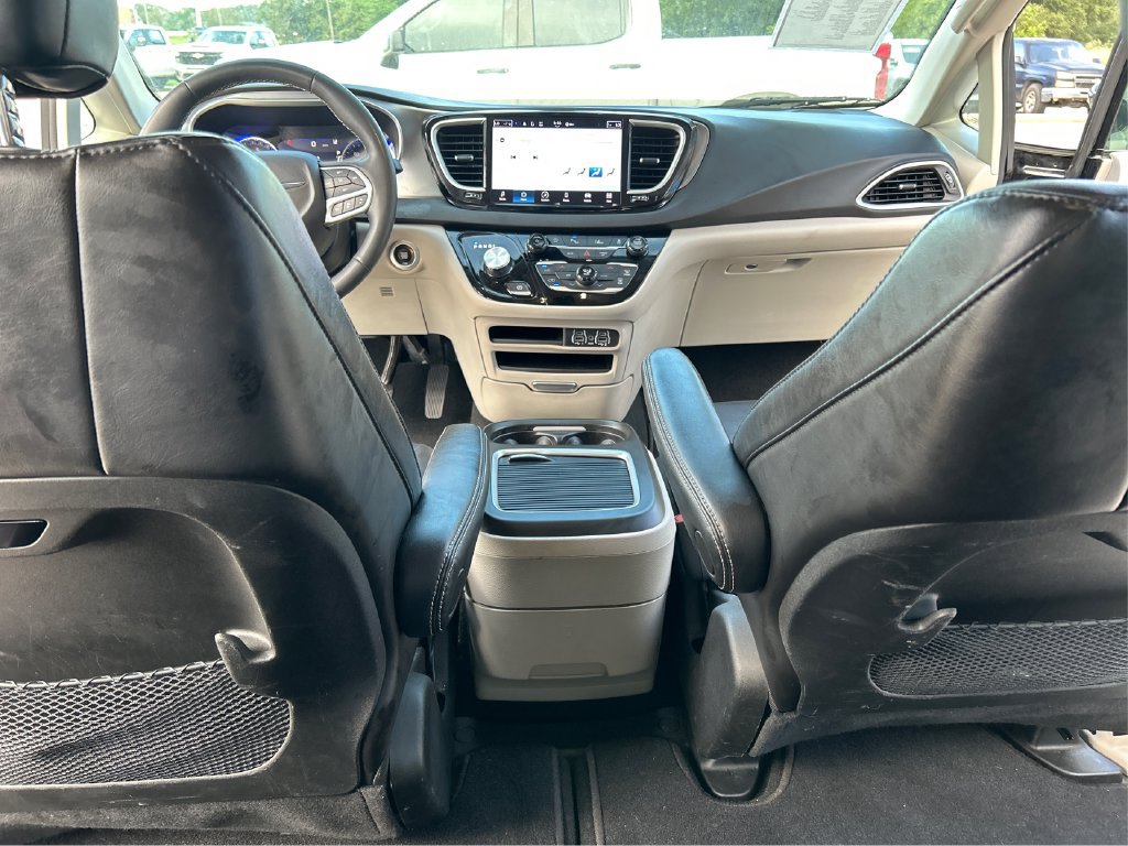 Used 2024 Chrysler Pacifica Touring-L FWD image 17