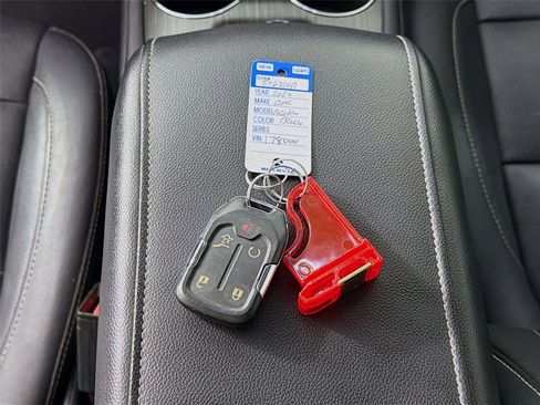 Used 2020 GMC Acadia SLT image 33