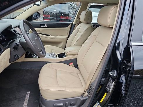 Used 2009 Hyundai Genesis 3.8 w/ Technology Pkg 4 image 13