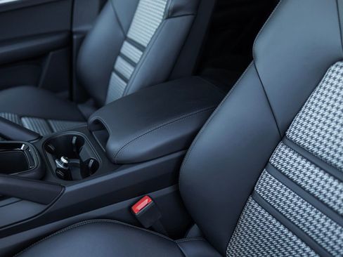 New 2025 Porsche Cayenne Turbo image 33