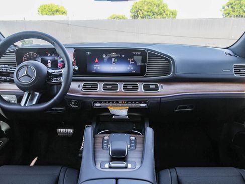 New 2026 Mercedes-Benz GLS 580 4MATIC image 13