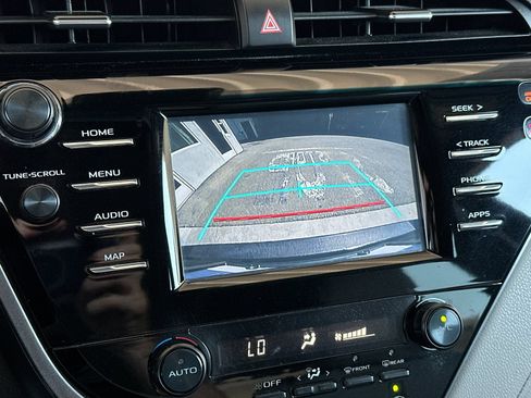 Used 2019 Toyota Camry SE FWD image 16