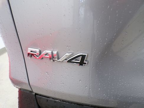 Used 2019 Toyota RAV4 XLE Premium w/ Cold Weather Package AWD/4WD image 17