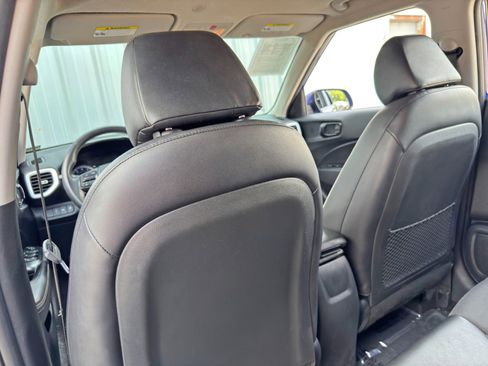 Used 2022 Hyundai Venue Limited w/ Cargo Package image 31