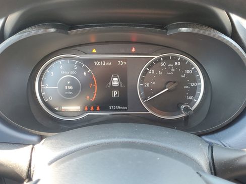 Used 2025 Nissan Versa SV image 18