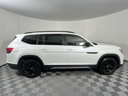 Used 2024 Volkswagen Atlas Peak Edition SEL AWD/4WD image 2