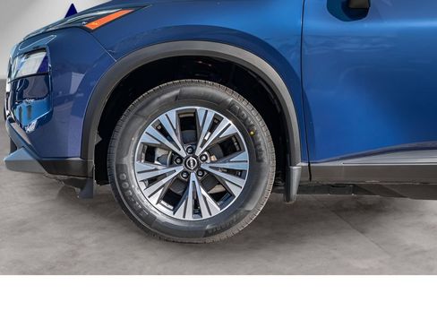 Used 2023 Nissan Rogue SV image 9