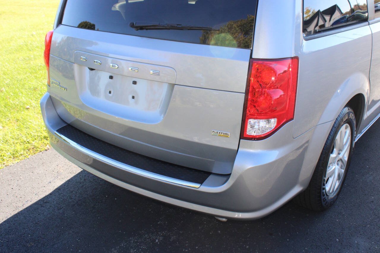 Used 2018 Dodge Grand Caravan SE w/ UConnect Hands-Free Group FWD image 4