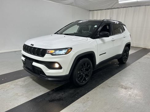 Used 2023 Jeep Compass Latitude AWD/4WD image 5