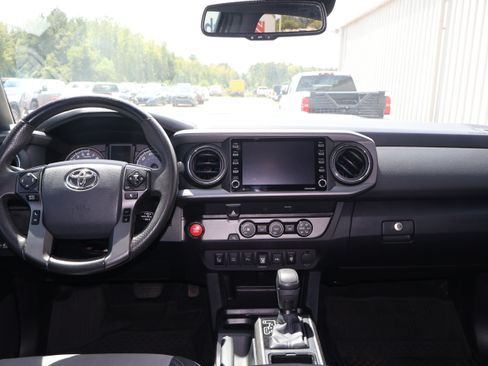 Used 2020 Toyota Tacoma TRD Sport w/ Technology Package RWD image 7