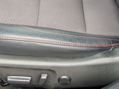 Used 2016 Toyota Camry SE FWD image 11