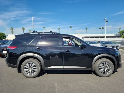 New 2025 Nissan Pathfinder SV w/ SV Premium Package image 7