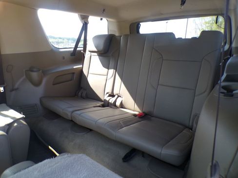 Used 2017 Chevrolet Suburban Premier AWD/4WD image 22