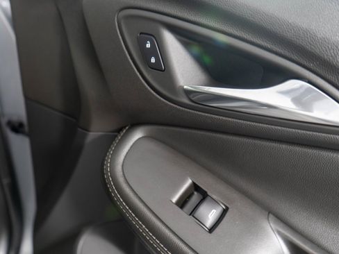 Used 2024 Buick Encore GX Sport Touring image 9