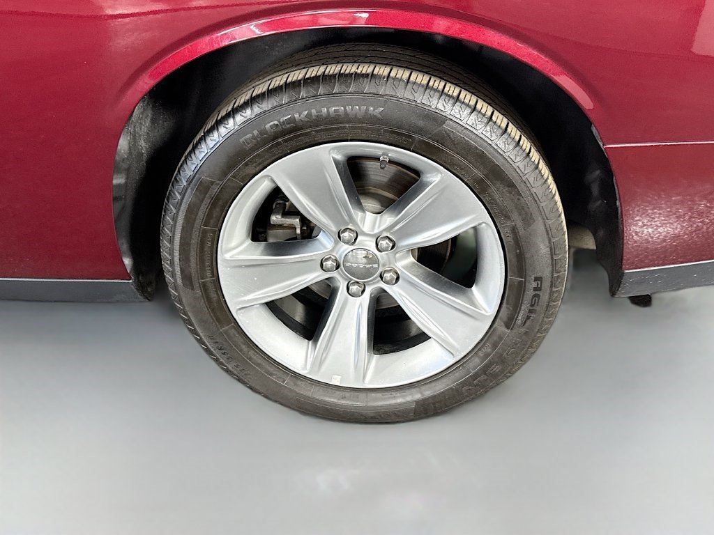 Used 2022 Dodge Challenger SXT RWD image 34