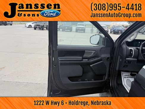 Used 2025 Ford Expedition Platinum AWD/4WD image 9