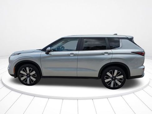 Used 2025 Mitsubishi Outlander SE FWD image 7