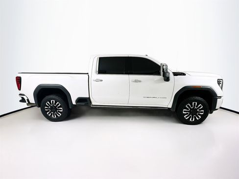 Used 2024 GMC Sierra 2500 Denali Ultimate image 9
